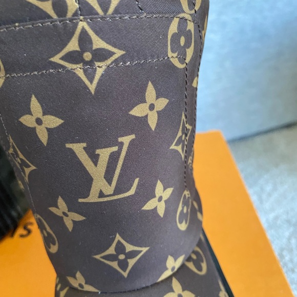 Rare! Pre owned Louis Vuitton authentic moon boots size 40!!!!!! - Picture 7 of 9